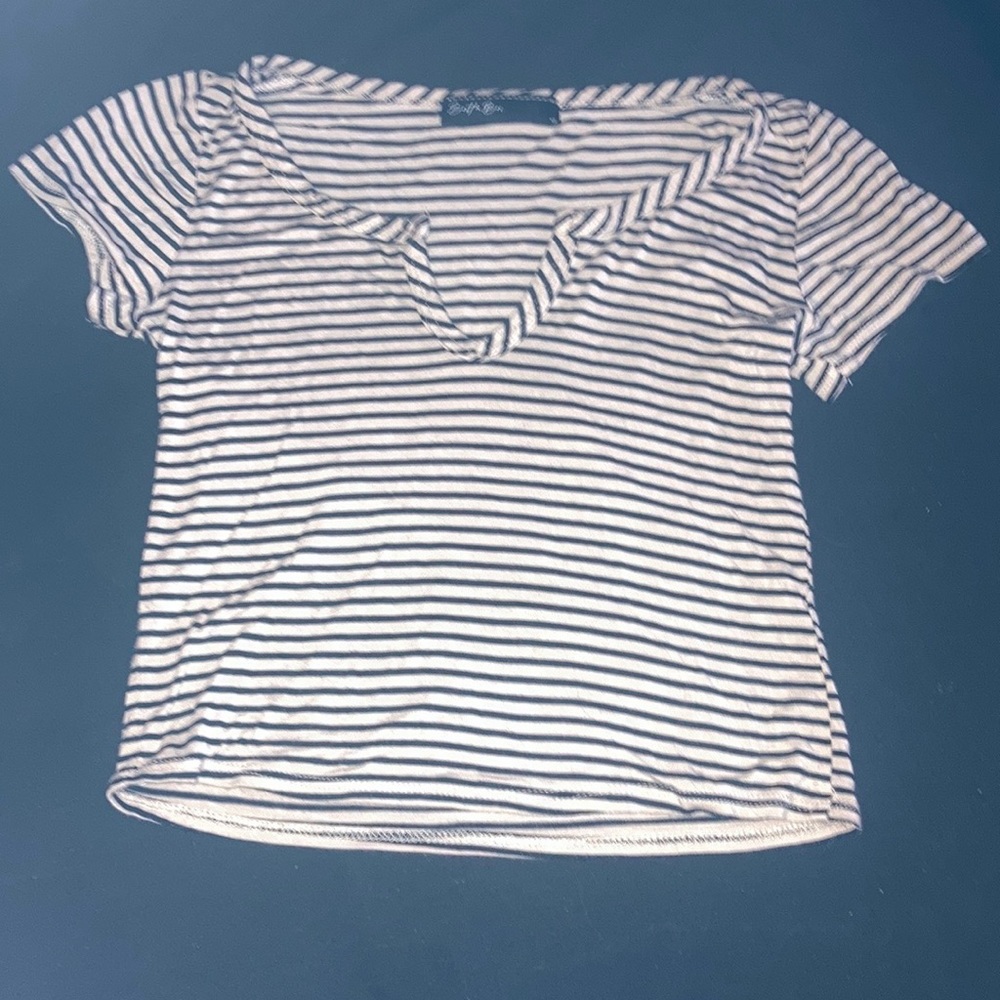 size xs , never worn, very open front.